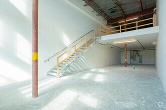 10704 120 St NW, Edmonton, AB en alquiler Foto del interior- Imagen 2 de 2