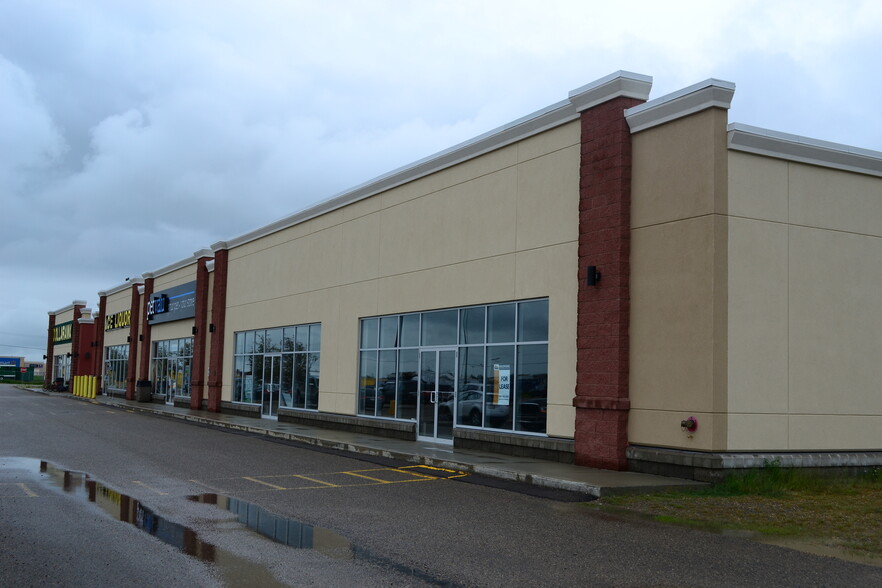 3420 47 Ave, Sylvan Lake, AB en alquiler - Foto del edificio - Imagen 3 de 5