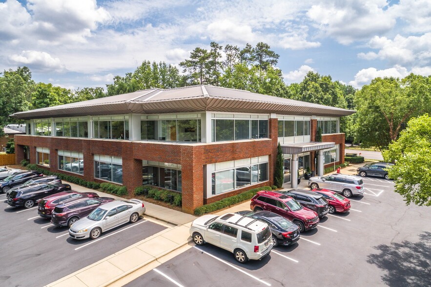 206 High House Rd, Cary, NC en alquiler - Foto del edificio - Imagen 1 de 9