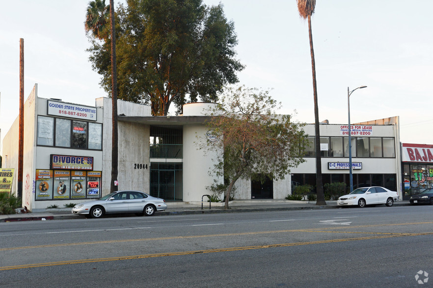 20944 Sherman Way, Canoga Park, CA en alquiler - Foto del edificio - Imagen 1 de 8