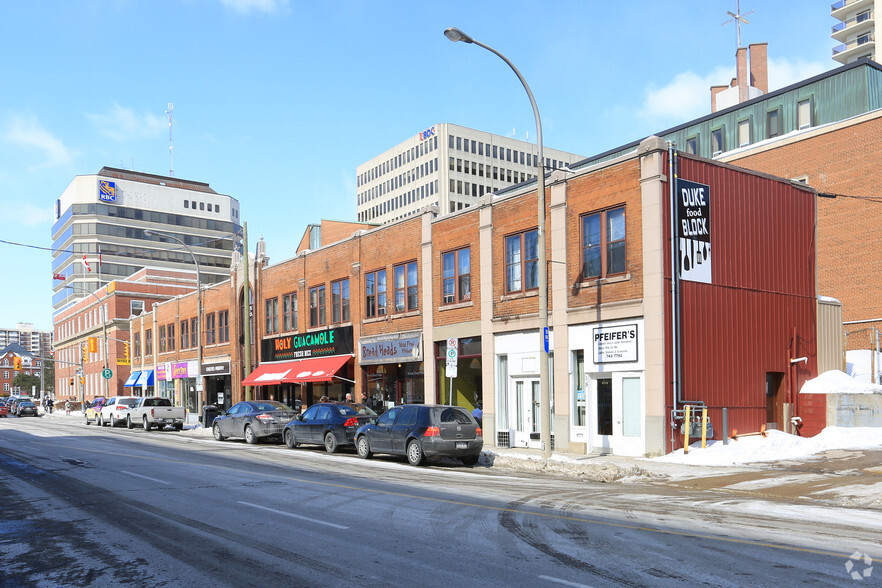 2-18 Duke St E, Kitchener, ON en venta - Foto principal - Imagen 1 de 2