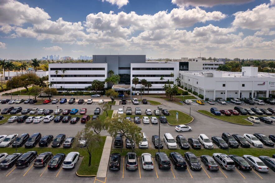 1190 NW 95th St, Miami, FL en alquiler - Foto del edificio - Imagen 3 de 4