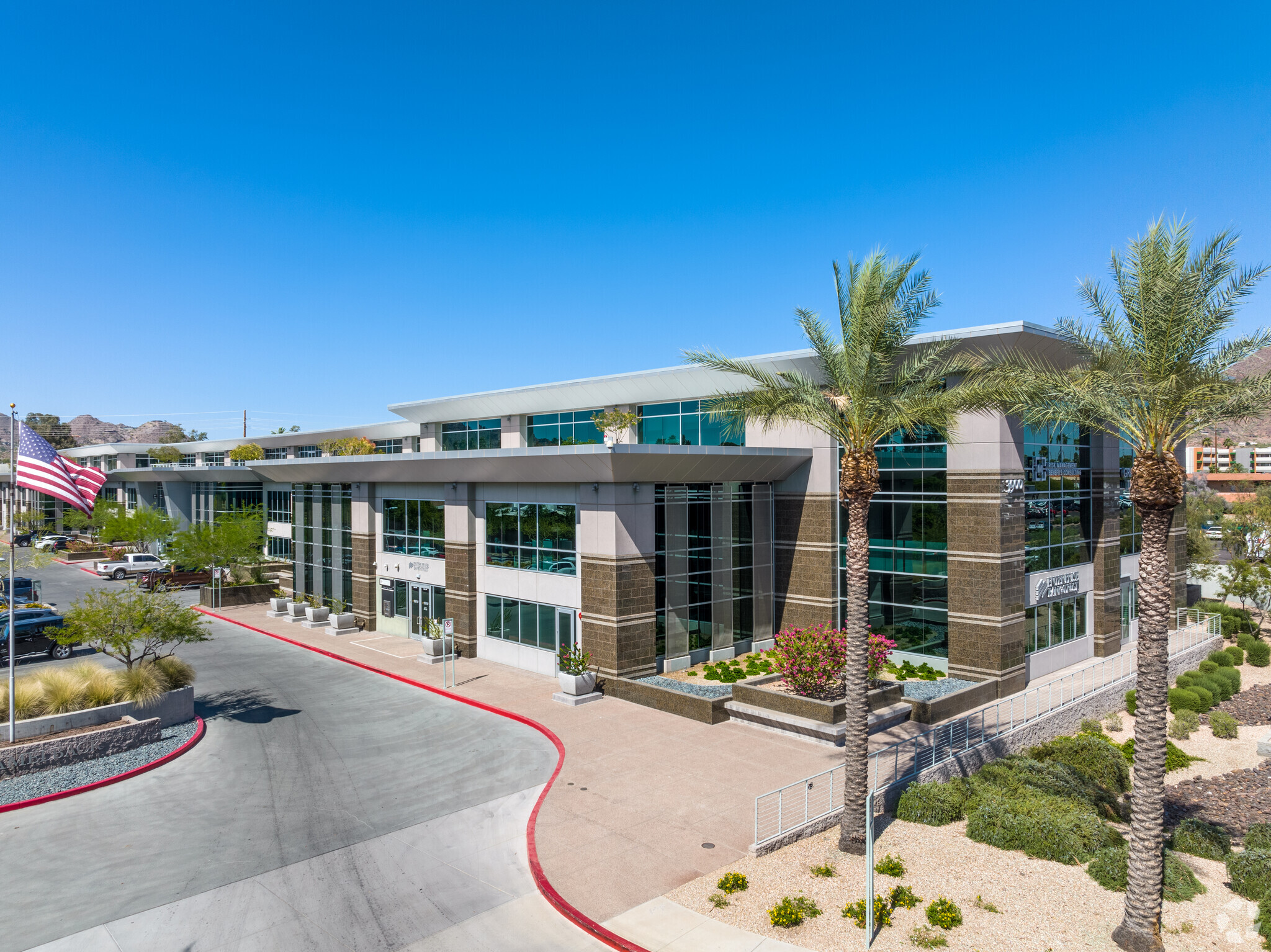 3900 E Camelback Rd, Phoenix, AZ en alquiler Foto del edificio- Imagen 1 de 8