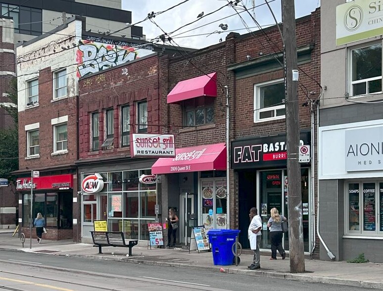 2006 Queen St E, Toronto, ON en venta - Foto del edificio - Imagen 1 de 7