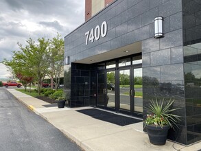 7400 W 129th St, Overland Park, KS en alquiler Foto del edificio- Imagen 1 de 9