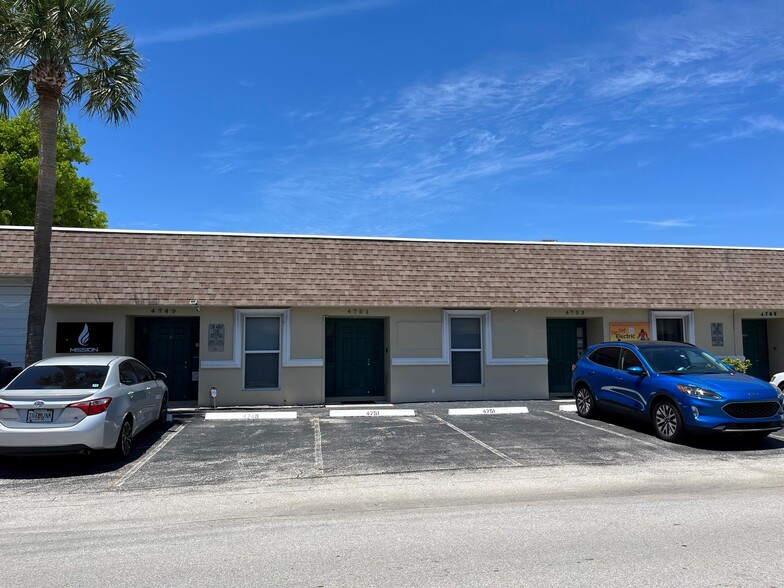 4831-4837 NE 11th Ave, Oakland Park, FL en alquiler - Foto del edificio - Imagen 1 de 5