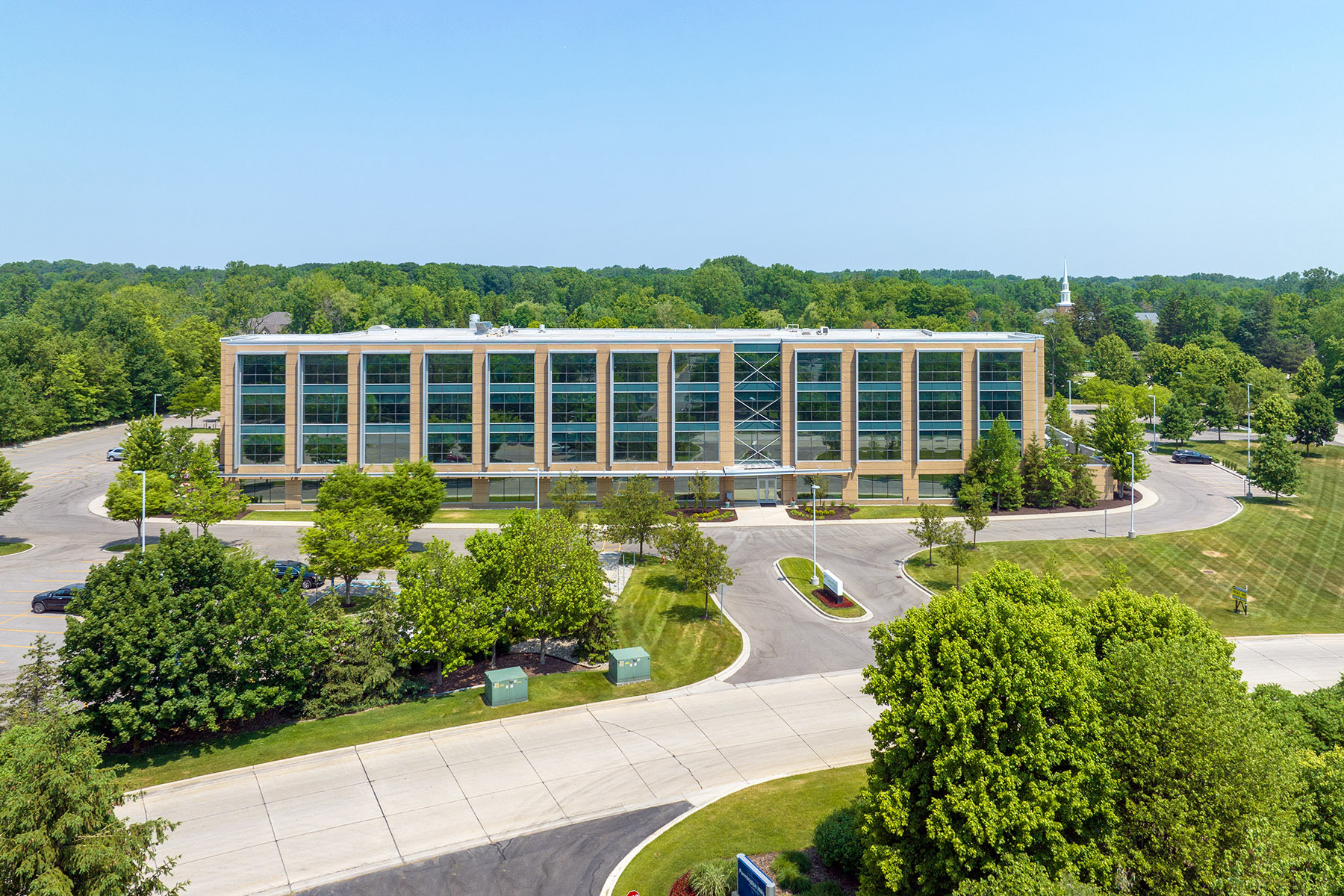 36500 Corporate Dr, Farmington Hills, MI en venta Foto del edificio- Imagen 1 de 8