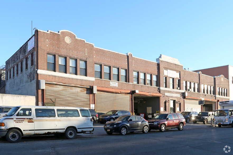 23-23 Borden Ave, Long Island City, NY en alquiler - Foto del edificio - Imagen 1 de 2