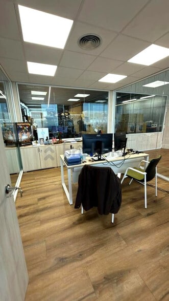 Nave en Badalona, Barcelona en venta - Foto del interior - Imagen 3 de 4