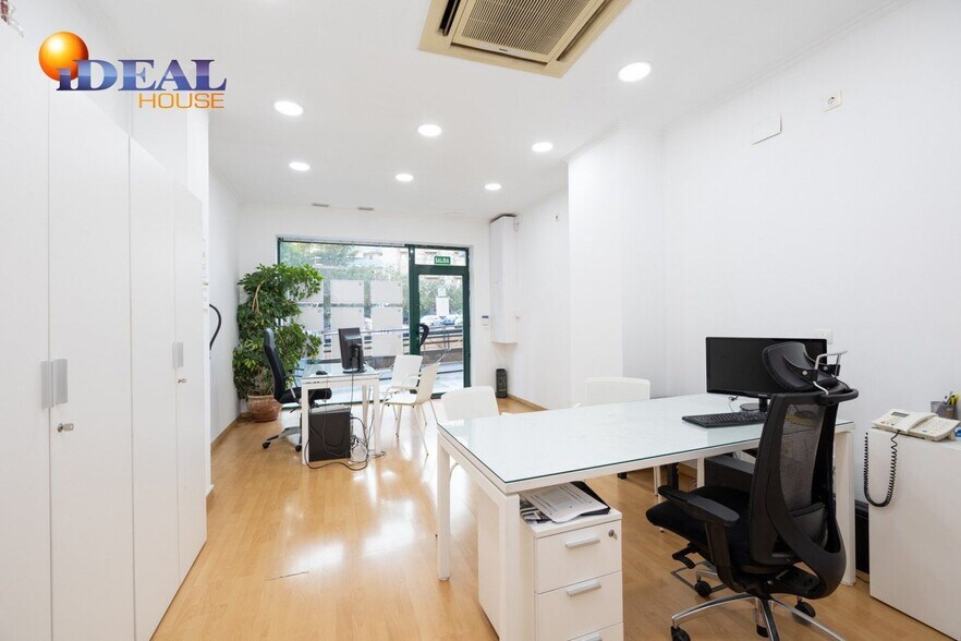 Local en Granada en venta - Foto del interior - Imagen 1 de 15