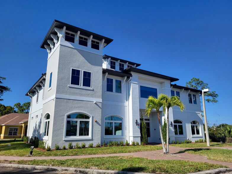 3602 Colonial Ct, Fort Myers, FL en alquiler - Foto del edificio - Imagen 1 de 24