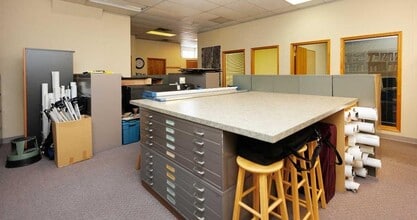 4730 50 St, Red Deer, AB en venta Foto del interior- Imagen 2 de 7