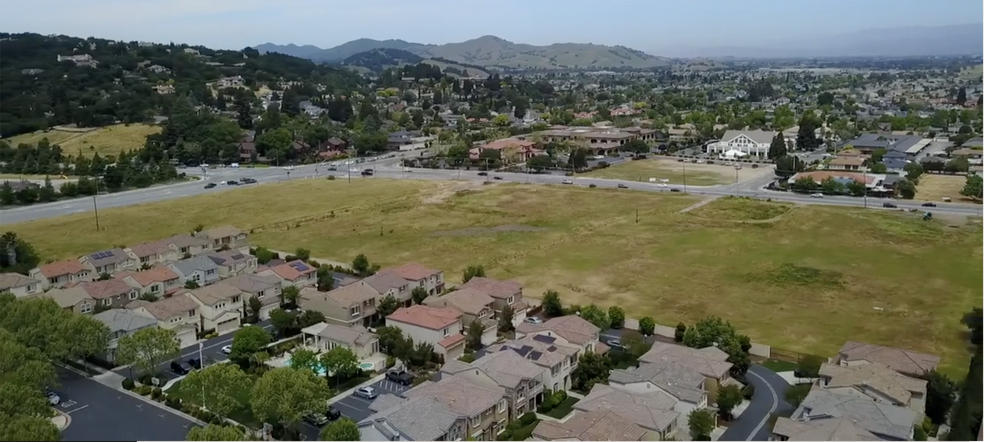 1400 1st St, Gilroy, CA en venta - Foto del edificio - Imagen 3 de 7