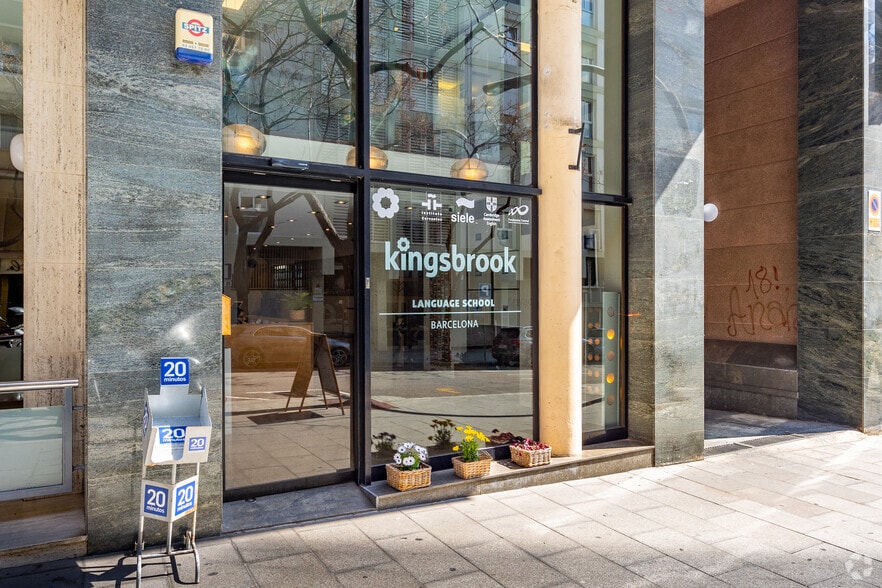 Local en Barcelona, Barcelona en alquiler - Foto del edificio - Imagen 2 de 7