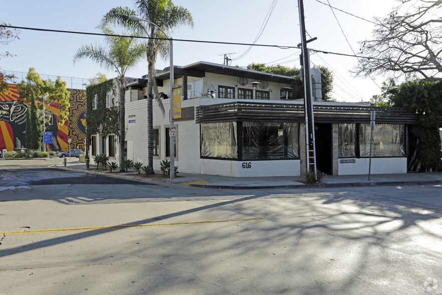 616 N Robertson Blvd, West Hollywood, CA en venta - Foto del edificio - Imagen 1 de 17