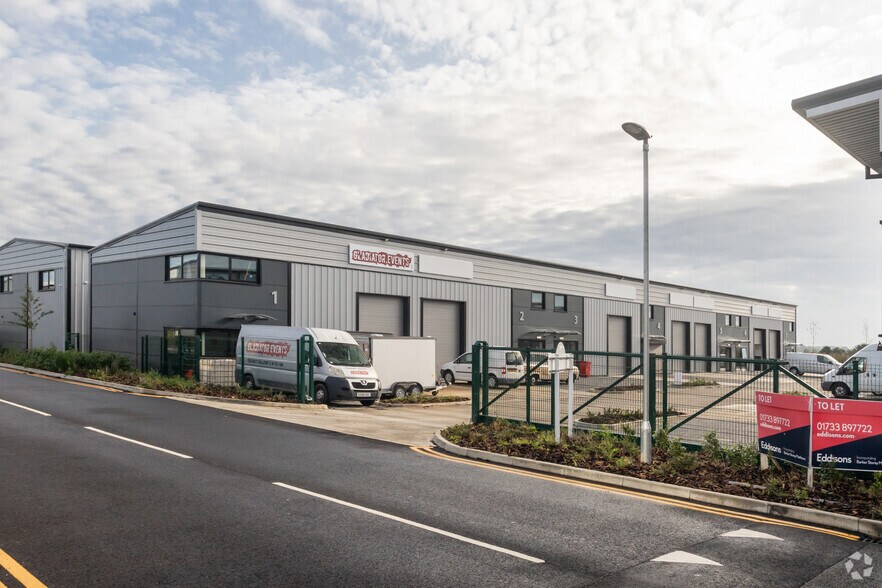 Harrier Way, Yaxley en alquiler - Foto del edificio - Imagen 1 de 2