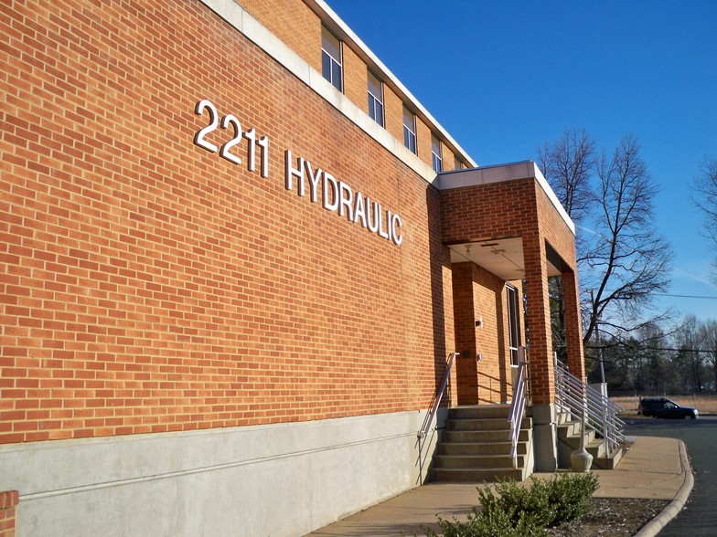 2211 Hydraulic Rd, Charlottesville, VA en alquiler - Foto del edificio - Imagen 1 de 4