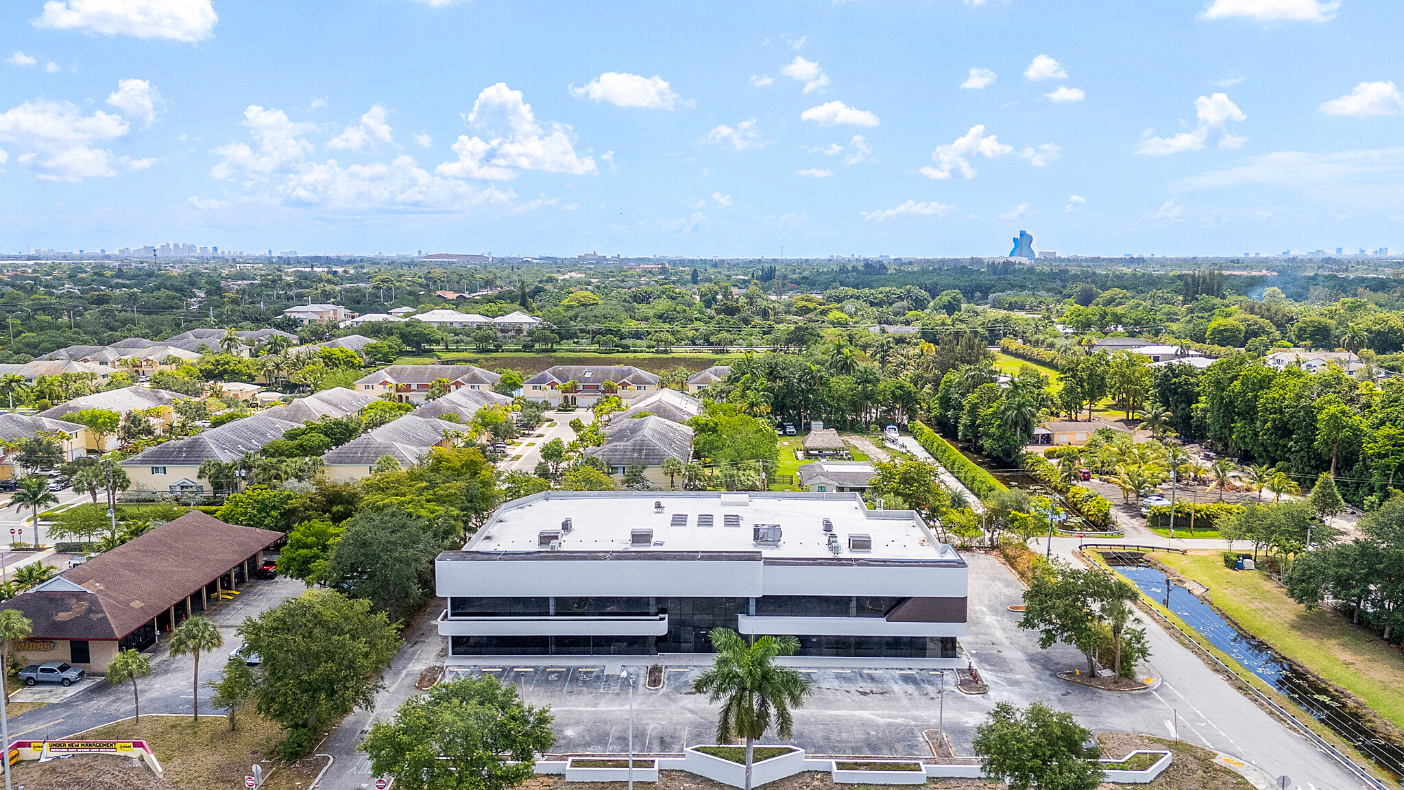 4690 S University Dr, Davie, FL en alquiler Foto del edificio- Imagen 1 de 34