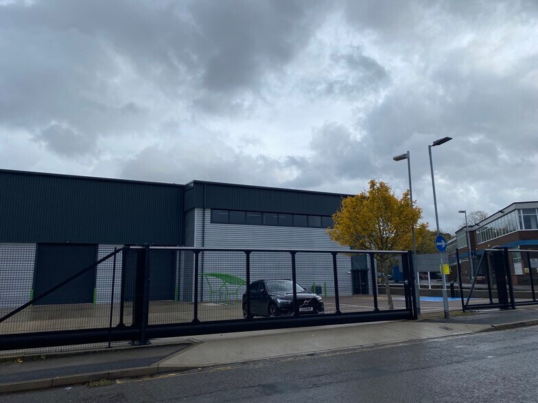 Davis Rd, Chessington en alquiler - Foto del edificio - Imagen 1 de 4