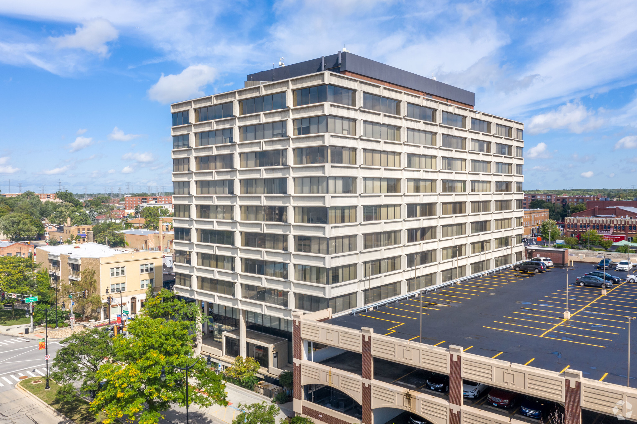 701 Lee St, Des Plaines, IL en alquiler Foto del edificio- Imagen 1 de 13