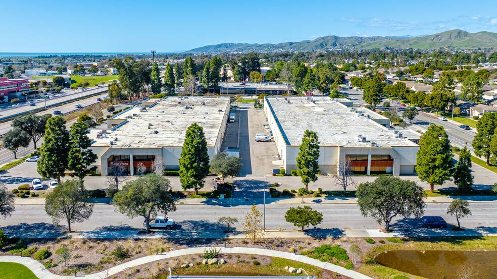 Multi-Tenant Industrial Sale cartera de 2 inmuebles en venta en LoopNet.es - Foto del edificio - Imagen 3 de 12