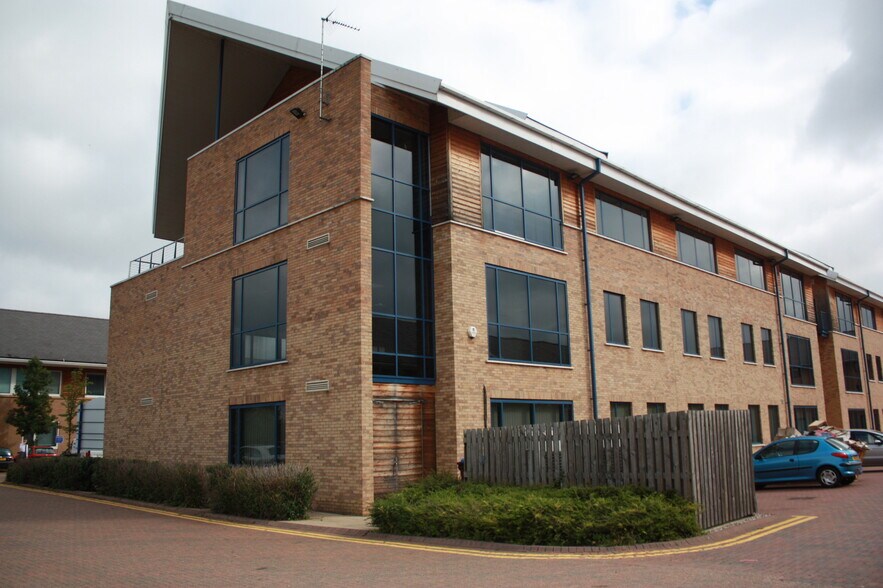 Opal Dr, Milton Keynes en alquiler - Foto del edificio - Imagen 3 de 11