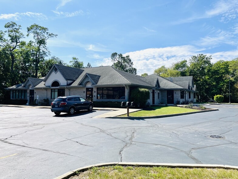 80 N Virginia St, Crystal Lake, IL en alquiler - Foto del edificio - Imagen 1 de 22