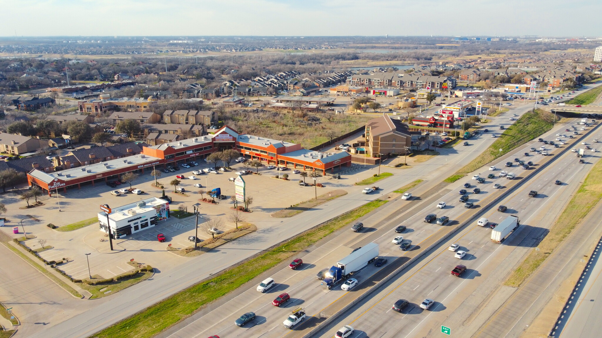 2045 N State Highway 360, Grand Prairie, TX en alquiler Foto del edificio- Imagen 1 de 7