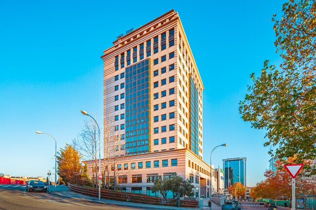 Más detalles de Calle del Ombú, 3, Madrid - Oficina en alquiler