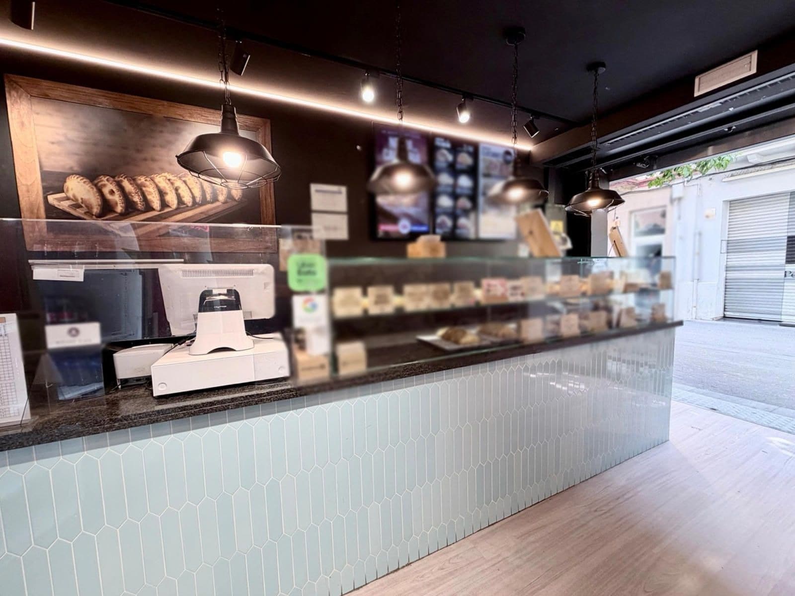 Local en L'Hospitalet de Llobregat, Barcelona en alquiler Foto principal- Imagen 1 de 2