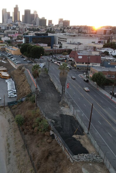 1040 N Broadway, Los Angeles, CA en alquiler - Foto del edificio - Imagen 2 de 3