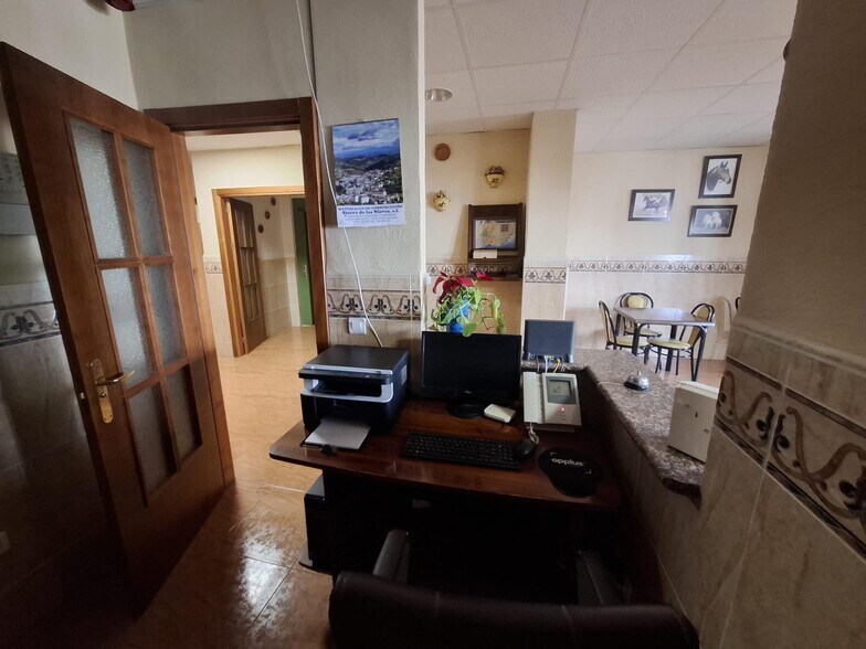 Avenida Balneario, 11, Tolox, Málaga en venta - Foto del edificio - Imagen 3 de 47