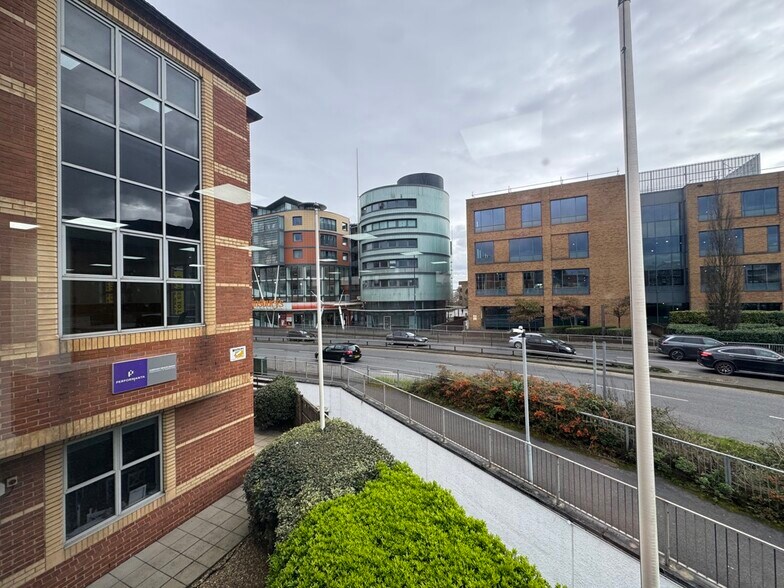 St Cloud Way, Maidenhead en alquiler - Foto del edificio - Imagen 2 de 2