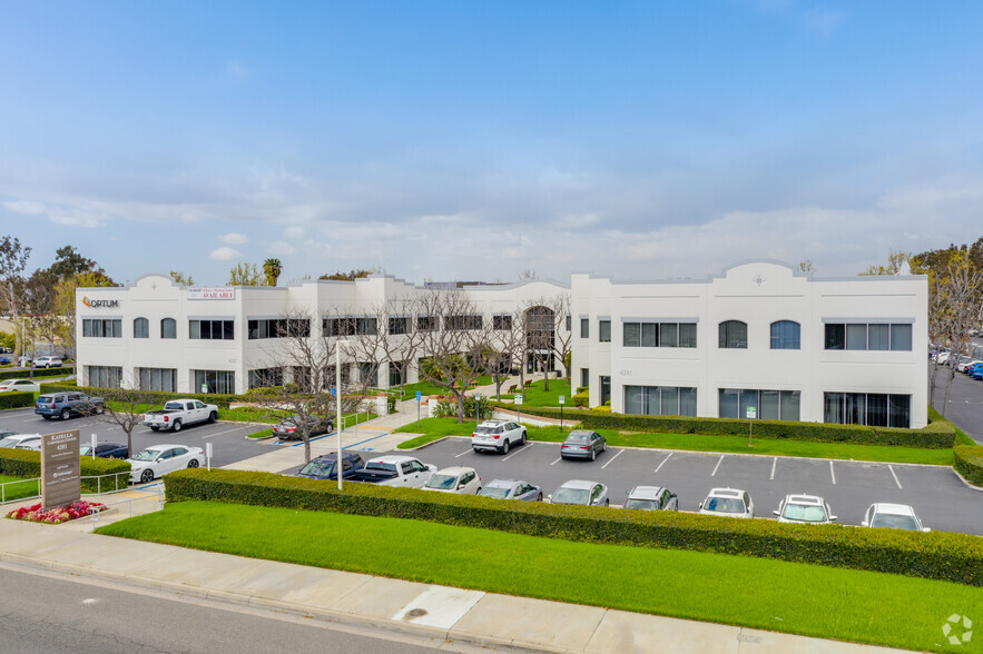 4281 Katella Ave, Los Alamitos, CA en alquiler - Foto del edificio - Imagen 2 de 18