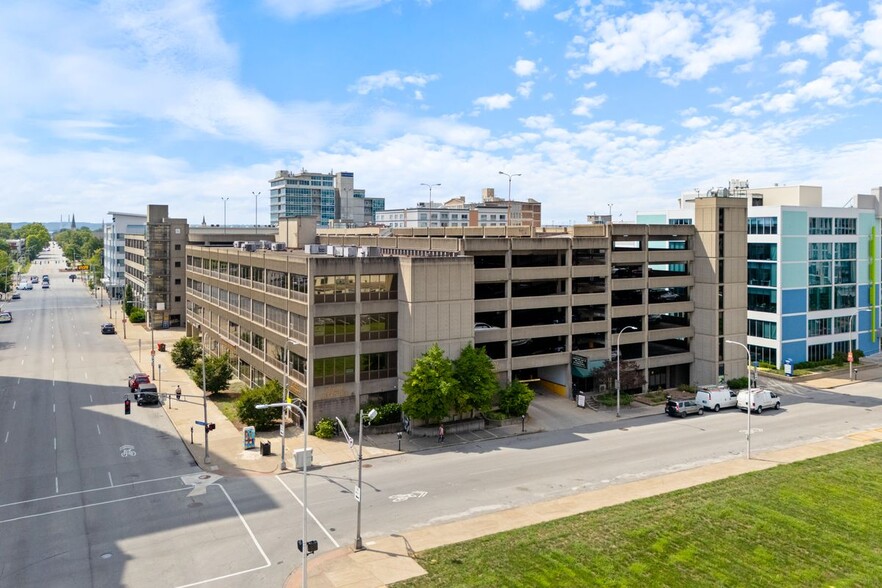 701-719 W Jefferson St, Louisville, KY en venta - Foto del edificio - Imagen 2 de 7