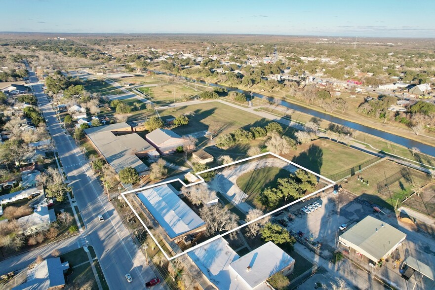 624 N Main St, Pleasanton, TX en venta - Foto del edificio - Imagen 2 de 25