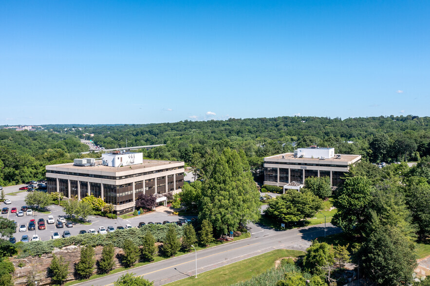 2 Westchester Park Dr, White Plains, NY en alquiler - Foto del edificio - Imagen 1 de 16