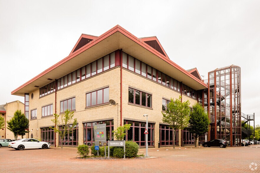 Colonial Way, Watford en alquiler - Foto del edificio - Imagen 2 de 2