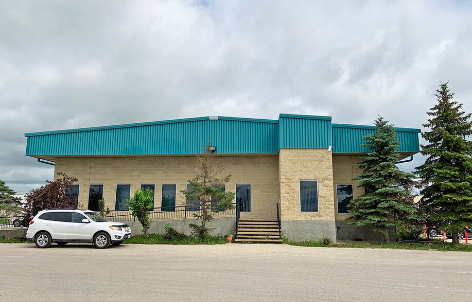 2575 Inkster Blvd, Winnipeg, MB en alquiler - Foto del edificio - Imagen 1 de 5