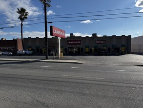 12208 Sherman Way, North Hollywood, CA en alquiler Foto del edificio- Imagen 1 de 7