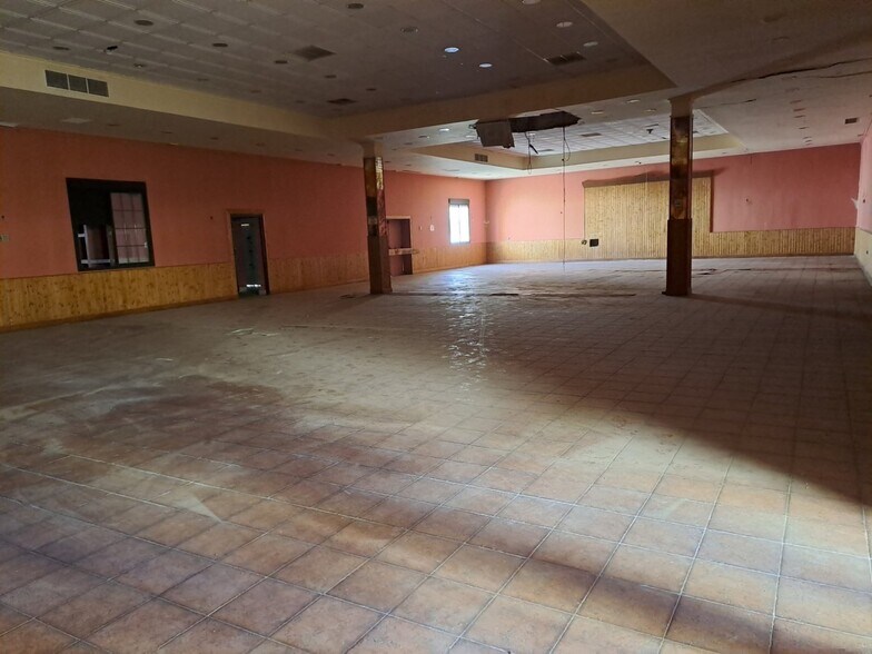 Local en Villaverde del Río, Sevilla en alquiler - Foto del edificio - Imagen 3 de 32