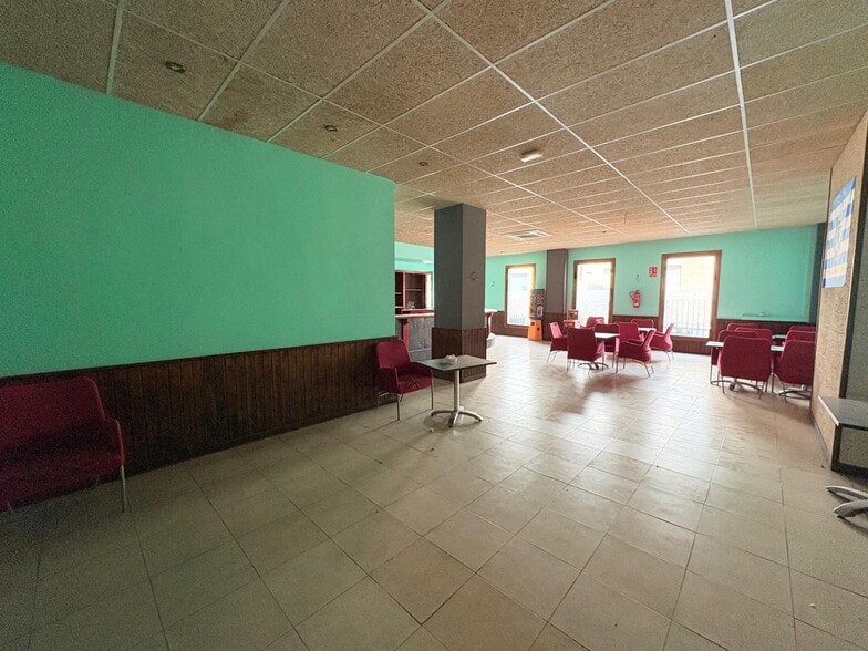 Avenida Santalla de Oscos, 4, Toral de los Vados, León en venta - Foto del edificio - Imagen 3 de 17