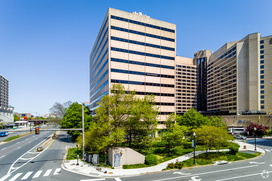 2711 Richmond Hwy, Arlington, VA en alquiler - Foto del edificio - Imagen 2 de 18