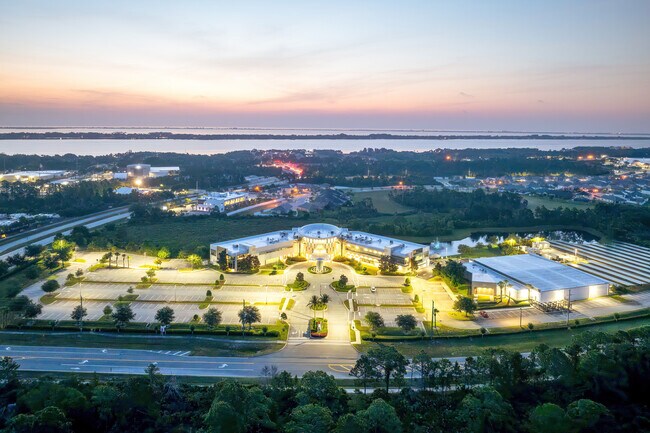 Más detalles de 1050 Satcom Ln, Melbourne, FL - Oficina en venta