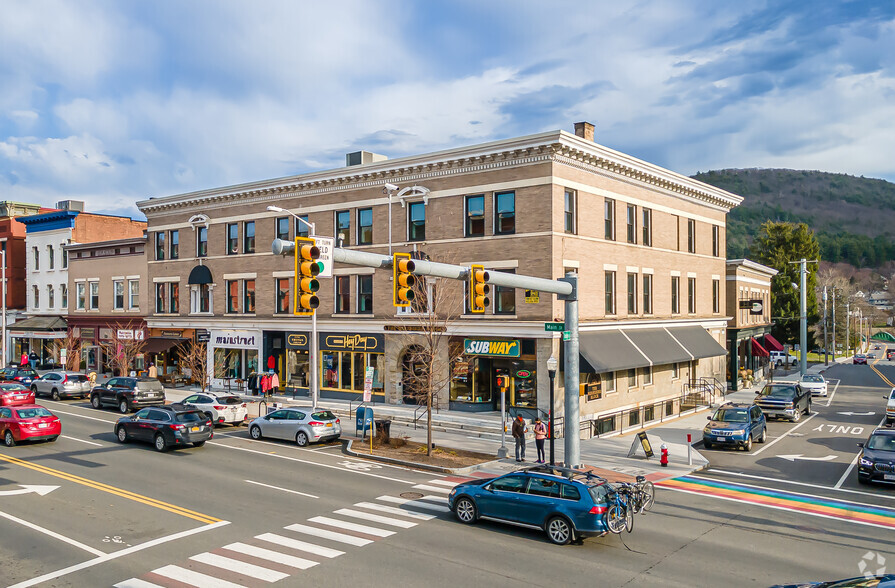 323 Main St, Great Barrington, MA en alquiler - Foto del edificio - Imagen 1 de 14