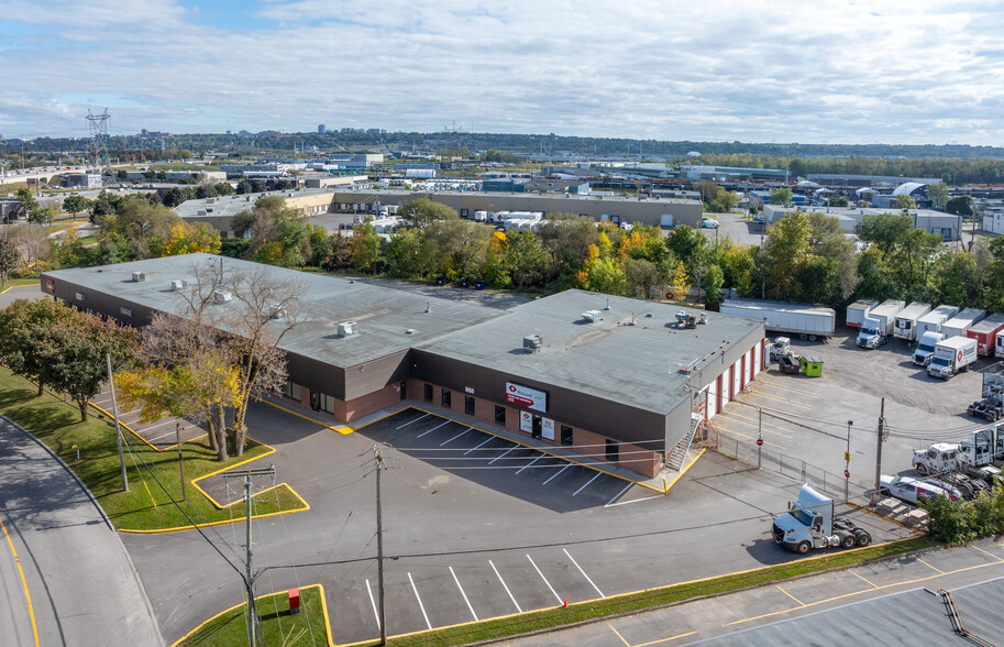 955 Av Av Saint-Jean-Baptiste, Québec, QC en alquiler - Foto del edificio - Imagen 2 de 2