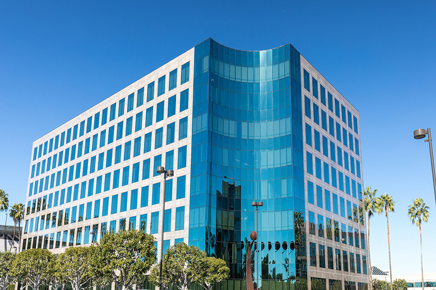 3780 Kilroy Airport Way, Long Beach, CA en alquiler - Foto del edificio - Imagen 2 de 4