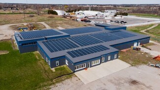 Más detalles de 260 Centre St, Petrolia, ON - Nave en alquiler