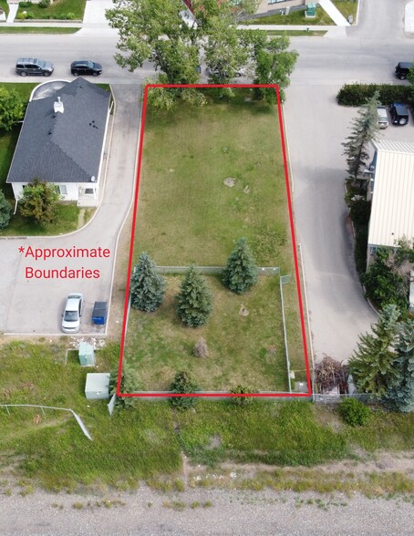 313 1 St E, Cochrane, AB en venta - Vista aérea - Imagen 1 de 7