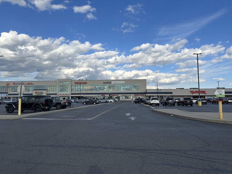 253-01 Rockaway Blvd, Rosedale, NY en alquiler - Foto del edificio - Imagen 3 de 9